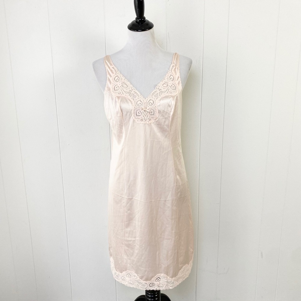 Bali Vintage Lace Trim Full Slip Peach Beige Size 36 S-M Made in USA